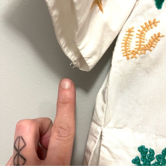 anthropologie • coral reef seashell cropped button up short sleeve collar shirt - Picture 9 of 17